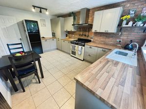 Kitchen Diner- click for photo gallery